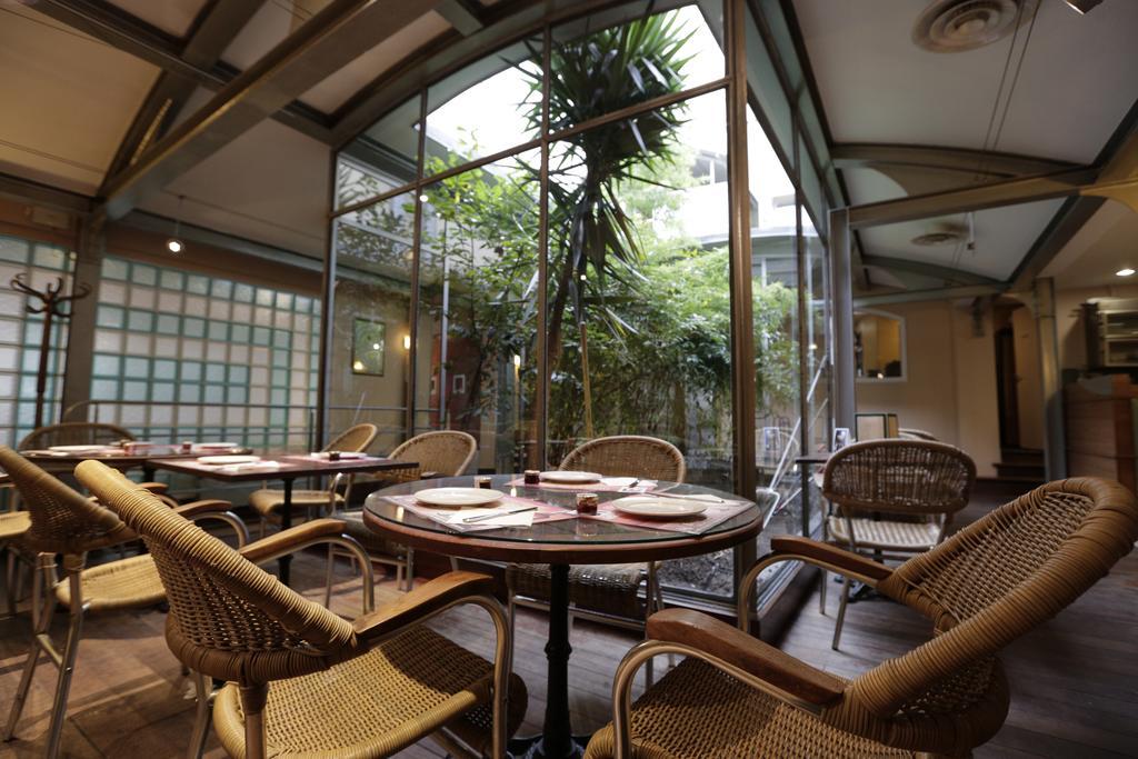 Hotel Au Petit Caporal Maisons-Alfort Exterior photo