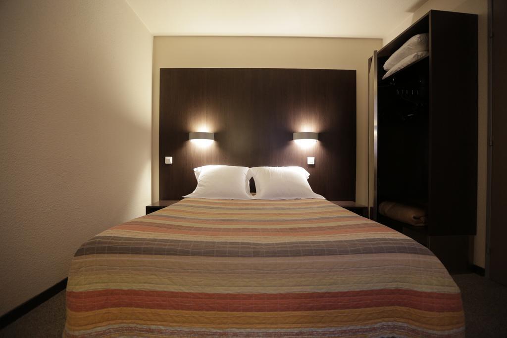 Hotel Au Petit Caporal Maisons-Alfort Room photo