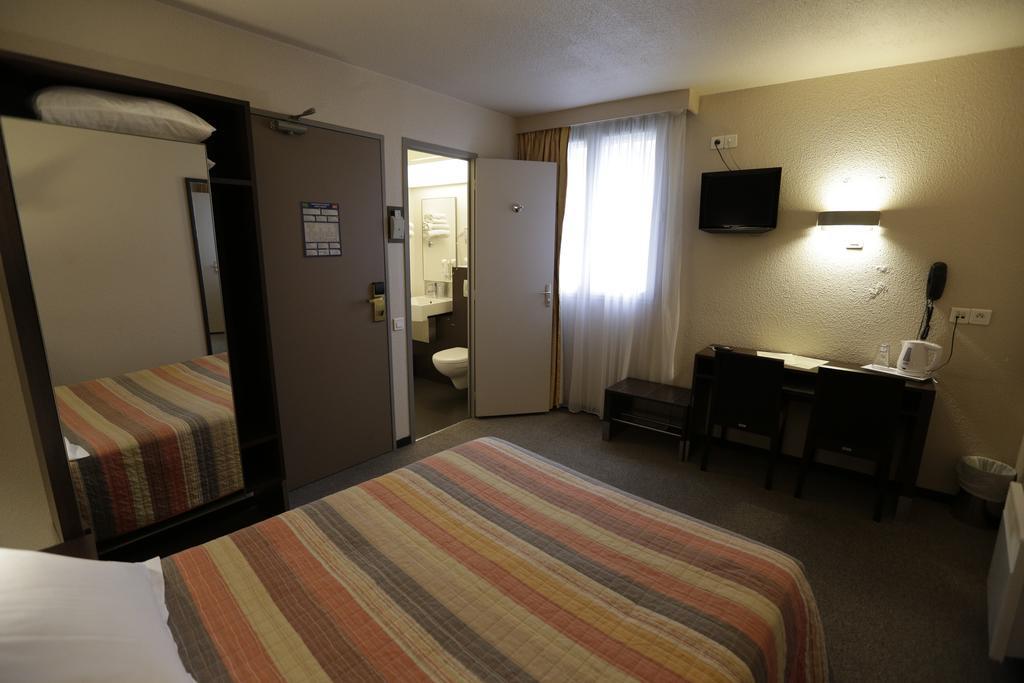 Hotel Au Petit Caporal Maisons-Alfort Room photo